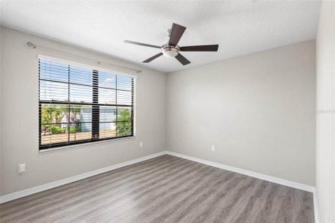 Villa ou maison à louer à Riverview, Floride: 5 chambres, 209.4 m2 № 2117319 - photo 13