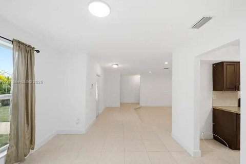 Villa ou maison à louer à Miami Gardens, Floride: 3 chambres № 2386981 - photo 4