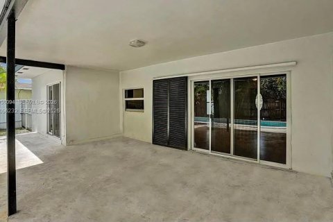 Villa ou maison à louer à Miami Gardens, Floride: 3 chambres № 2386981 - photo 3