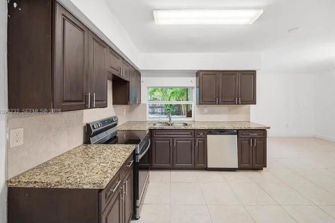 Villa ou maison à louer à Miami Gardens, Floride: 3 chambres № 2386981 - photo 7