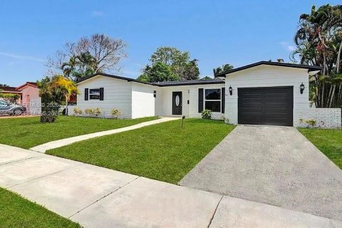 Villa ou maison à Miami Gardens, Floride 3 chambres № 2386981