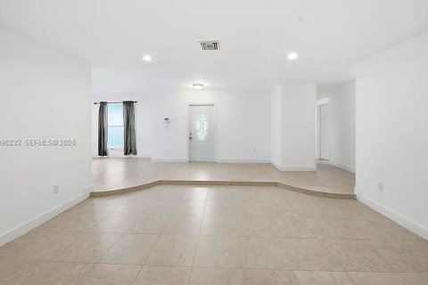 Villa ou maison à louer à Miami Gardens, Floride: 3 chambres № 2386981 - photo 2