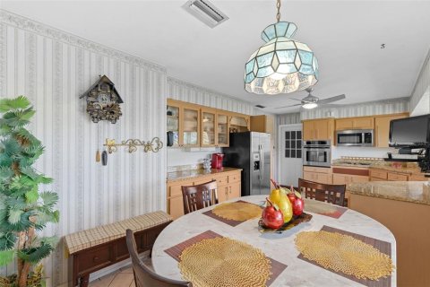 House in Saint Petersburg, Florida 2 bedrooms, 149.02 sq.m. № 1747190 - photo 11