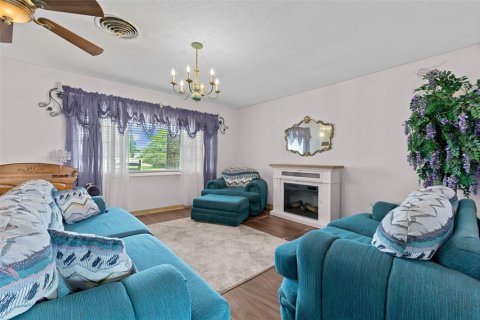 House in Saint Petersburg, Florida 2 bedrooms, 149.02 sq.m. № 1747190 - photo 5