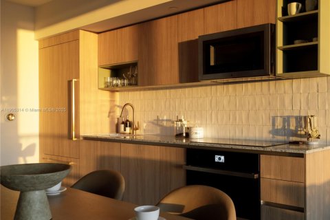 Condo in Miami, Florida, 3 bedrooms  № 1957256 - photo 3