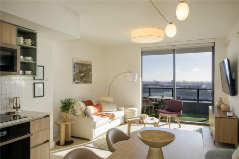 Condo in Miami, Florida, 3 bedrooms  № 1957256 - photo 1