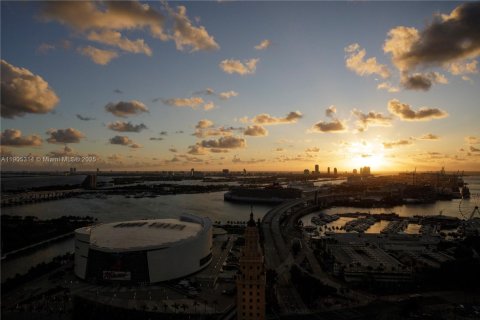 Condo in Miami, Florida, 3 bedrooms  № 1957256 - photo 13