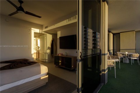 Condo in Miami, Florida, 3 bedrooms  № 1957256 - photo 12