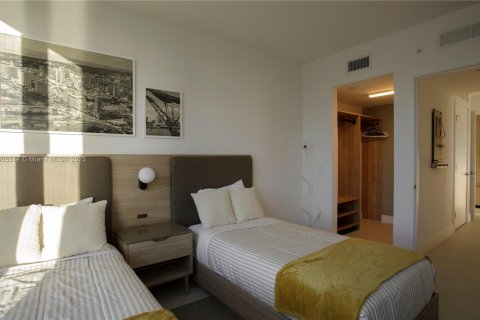 Condo in Miami, Florida, 3 bedrooms  № 1957256 - photo 17