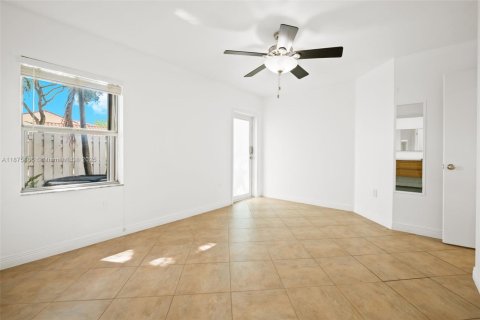 Casa en venta en Coconut Creek, Florida, 3 dormitorios, 146.79 m2 № 1920585 - foto 13