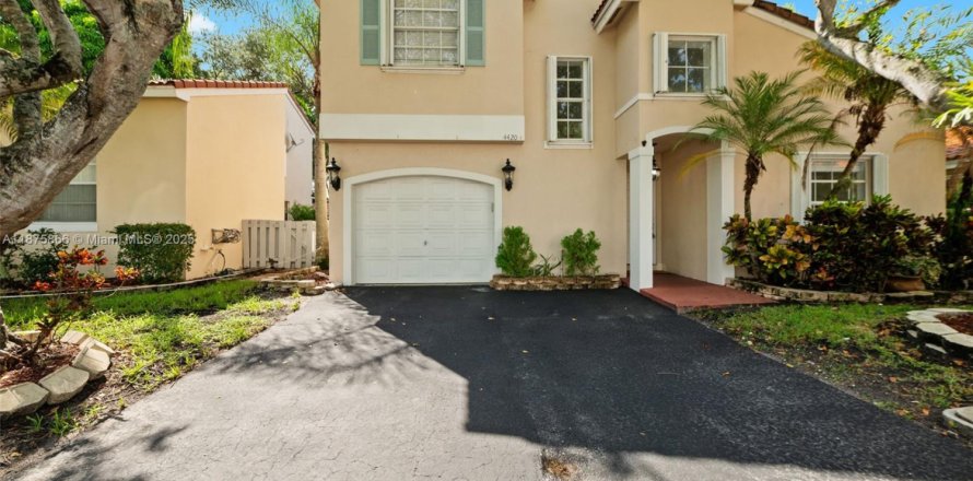 Casa en Coconut Creek, Florida 3 dormitorios, 146.79 m2 № 1920585