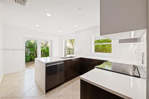 Casa en venta en Coconut Creek, Florida, 3 dormitorios, 146.79 m2 № 1920585 - foto 8