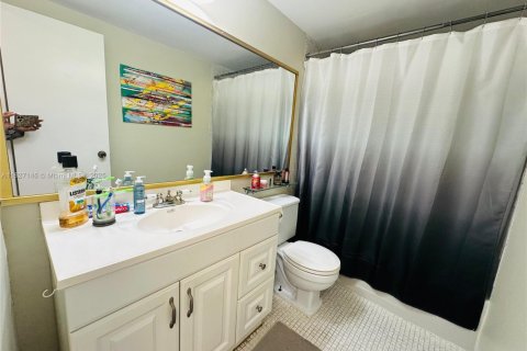 Condo in North Bay Village, Florida, 1 bedroom  № 1818168 - photo 2