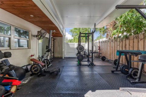 House in Fort Lauderdale, Florida 4 bedrooms, 318.84 sq.m. № 945780 - photo 1