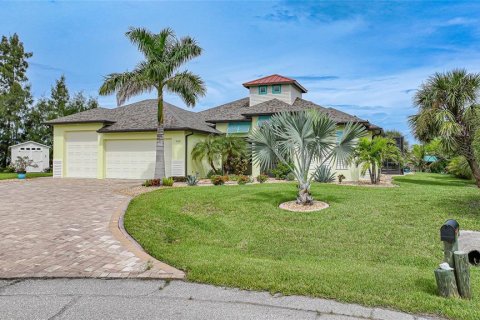 House in Port Charlotte, Florida 3 bedrooms, 183.85 sq.m. № 1909515 - photo 4