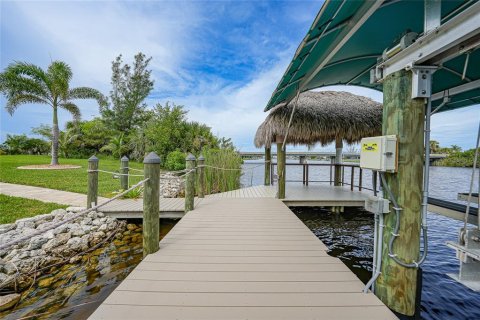 House in Port Charlotte, Florida 3 bedrooms, 183.85 sq.m. № 1909515 - photo 12