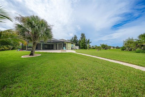 House in Port Charlotte, Florida 3 bedrooms, 183.85 sq.m. № 1909515 - photo 15