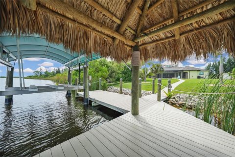 House in Port Charlotte, Florida 3 bedrooms, 183.85 sq.m. № 1909515 - photo 13