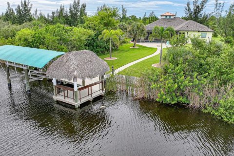 House in Port Charlotte, Florida 3 bedrooms, 183.85 sq.m. № 1909515 - photo 10