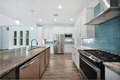 House in Port Charlotte, Florida 3 bedrooms, 183.85 sq.m. № 1909515 - photo 30