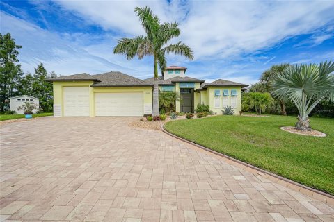 House in Port Charlotte, Florida 3 bedrooms, 183.85 sq.m. № 1909515 - photo 5