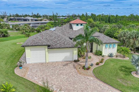 House in Port Charlotte, Florida 3 bedrooms, 183.85 sq.m. № 1909515 - photo 3
