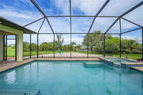 House in Port Charlotte, Florida 3 bedrooms, 183.85 sq.m. № 1909515 - photo 18