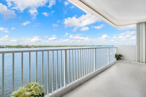 Condominio en Palm Beach, Florida, 3 dormitorios № 2088361