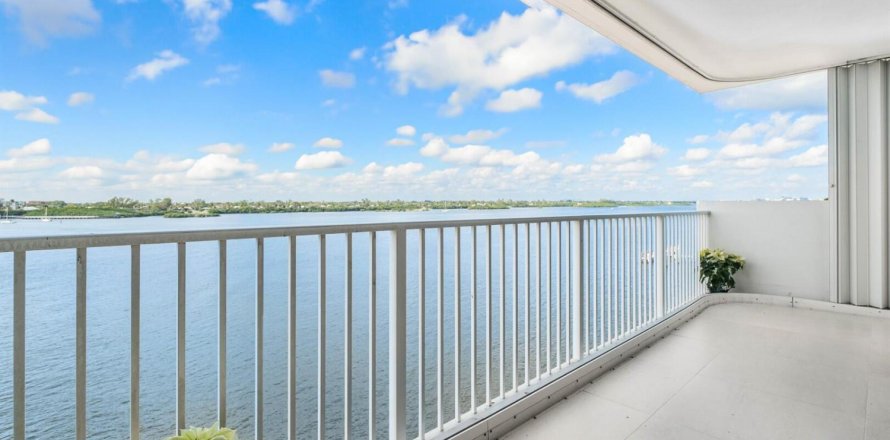 Condominio en Palm Beach, Florida, 3 dormitorios № 2088361