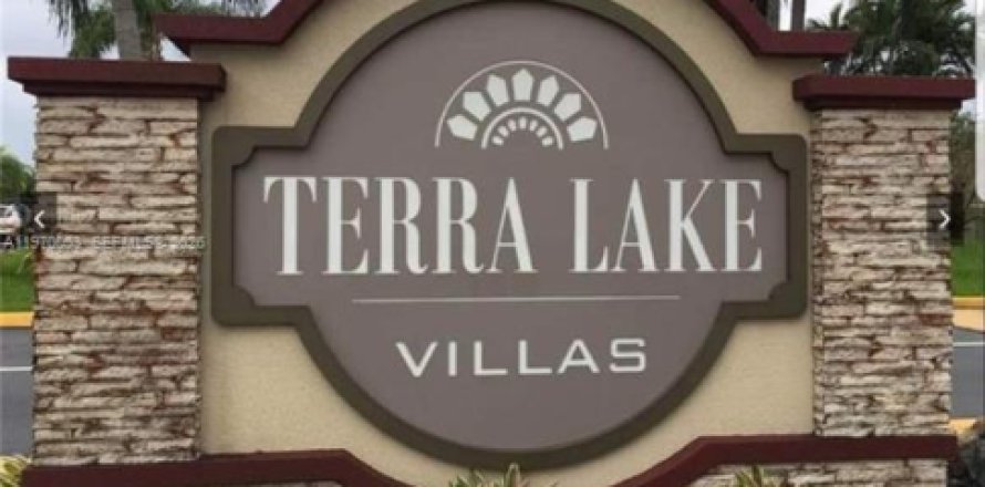 House in Miami, Florida 1 bedroom, 66.05 sq.m. № 2030870