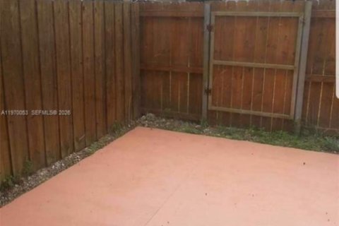 House in Miami, Florida 1 bedroom, 66.05 sq.m. № 2030870 - photo 10