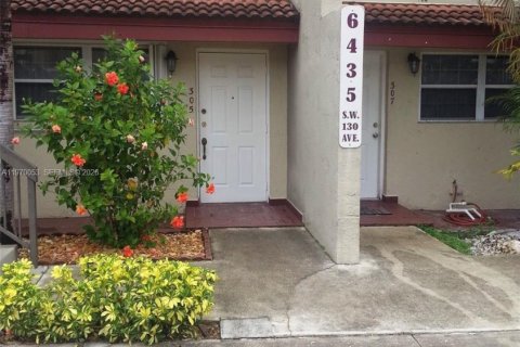 House in Miami, Florida 1 bedroom, 66.05 sq.m. № 2030870 - photo 4