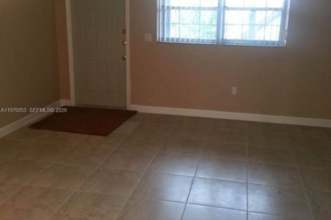 House in Miami, Florida 1 bedroom, 66.05 sq.m. № 2030870 - photo 18