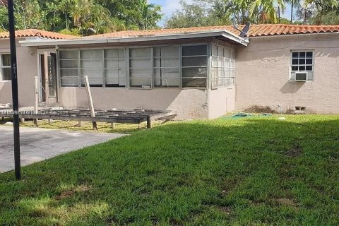 House in Biscayne Park, Florida 3 bedrooms, 150.69 sq.m. № 1852032 - photo 7