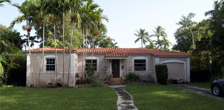 House in Biscayne Park, Florida 3 bedrooms, 150.69 sq.m. № 1852032
