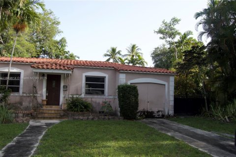 House in Biscayne Park, Florida 3 bedrooms, 150.69 sq.m. № 1852032 - photo 9