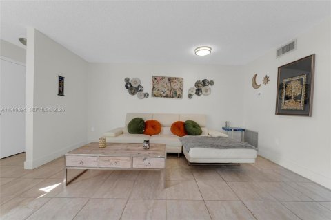 Adosado en alquiler en Miami, Florida, 3 dormitorios, 179.86 m2 № 2023620 - foto 9