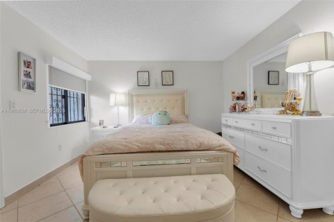 Adosado en alquiler en Miami, Florida, 3 dormitorios, 179.86 m2 № 2023620 - foto 24