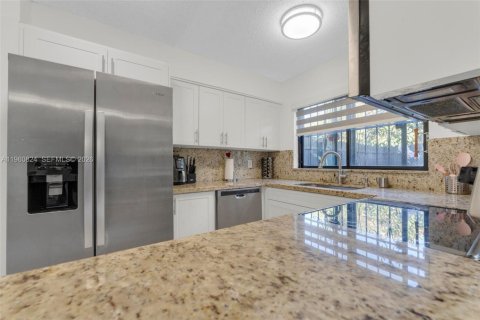 Adosado en alquiler en Miami, Florida, 3 dormitorios, 179.86 m2 № 2023620 - foto 3