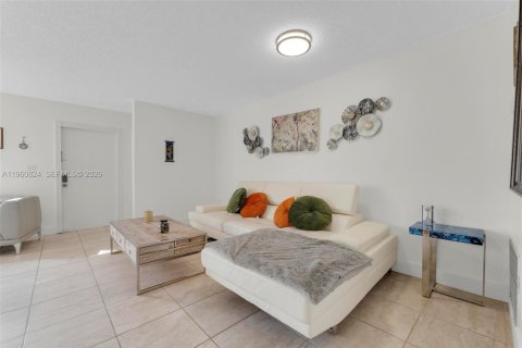 Adosado en alquiler en Miami, Florida, 3 dormitorios, 179.86 m2 № 2023620 - foto 14