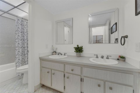 Adosado en alquiler en Miami, Florida, 3 dormitorios, 179.86 m2 № 2023620 - foto 22