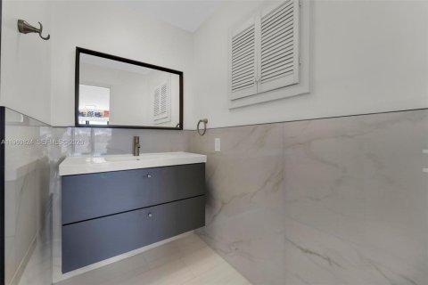 Adosado en alquiler en Miami, Florida, 3 dormitorios, 179.86 m2 № 2023620 - foto 17