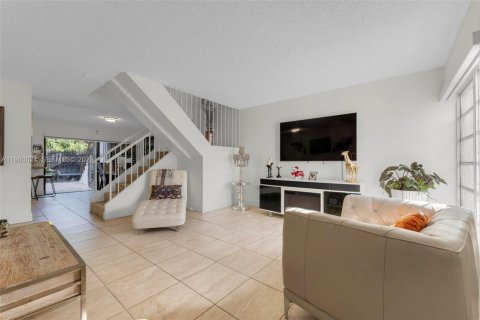 Adosado en alquiler en Miami, Florida, 3 dormitorios, 179.86 m2 № 2023620 - foto 8