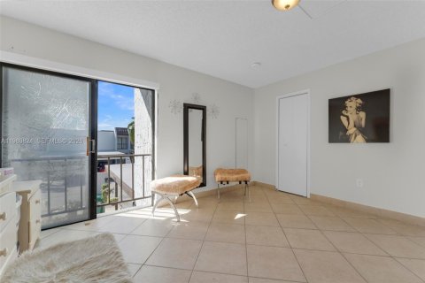 Adosado en alquiler en Miami, Florida, 3 dormitorios, 179.86 m2 № 2023620 - foto 10