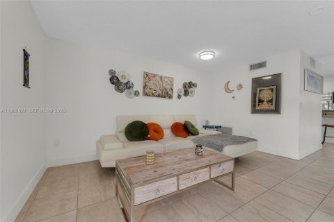 Adosado en alquiler en Miami, Florida, 3 dormitorios, 179.86 m2 № 2023620 - foto 13