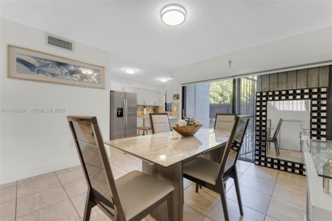 Adosado en alquiler en Miami, Florida, 3 dormitorios, 179.86 m2 № 2023620 - foto 6