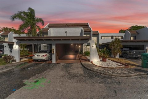 Adosado en Miami, Florida 3 dormitorios, 179.86 m2 № 2023620