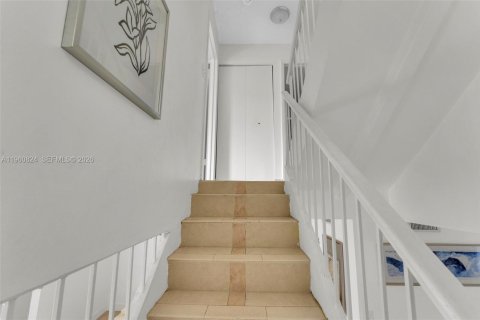 Adosado en alquiler en Miami, Florida, 3 dormitorios, 179.86 m2 № 2023620 - foto 15