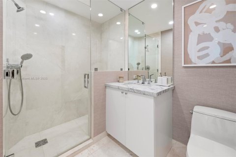 Condo in Miami Beach, Florida, 2 bedrooms  № 1864984 - photo 24