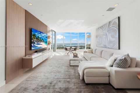 Condo in Miami Beach, Florida, 2 bedrooms  № 1864984 - photo 11